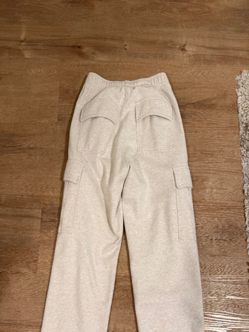 TNA CozyFleece Oatmeal Cargo Sweatpants Size S (matching sweater posted!) - Picture 4 of 6